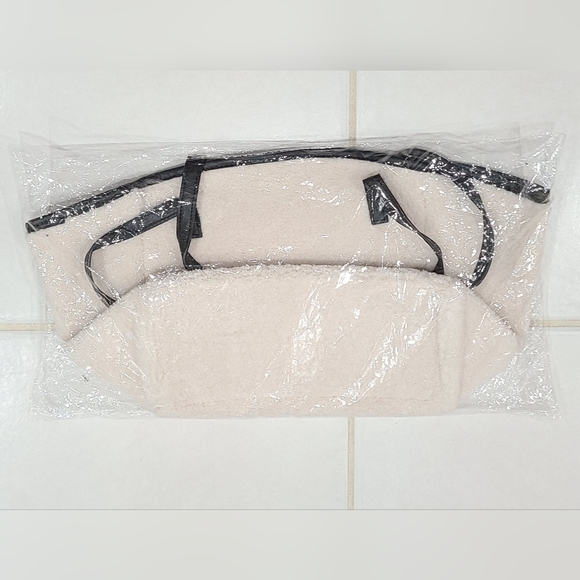Neiman Marcus Winter White & Black Trim Faux Shearling GWP Tote Bag NWT - Picture 2 of 4